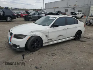 2009 BMW 3 Series 328i z VIN WBAPH77599NM31774, wystawiony jako Copart lot #52669315 z przebiegiem 241 355 mil mil oraz Szkody całkowita. Historia ofert i sprzedaży dostępna na DreamBid. Obrazek 1.