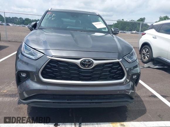 2024 Toyota Highlander LE z VIN 5TDKDRAH3RS543441, wystawiony jako IAAI lot #42429440 z przebiegiem 9 086 mil mil oraz . Historia ofert i sprzedaży dostępna na DreamBid. Obrazek 12.