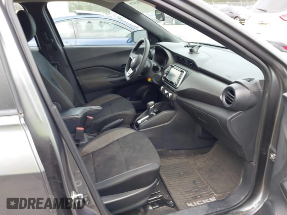 2020 Nissan Kicks S z VIN 3N1CP5BV9LL530914, wystawiony jako IAAI lot #41963479 z przebiegiem 93 062 mil mil oraz . Historia ofert i sprzedaży dostępna na DreamBid. Obrazek 5.