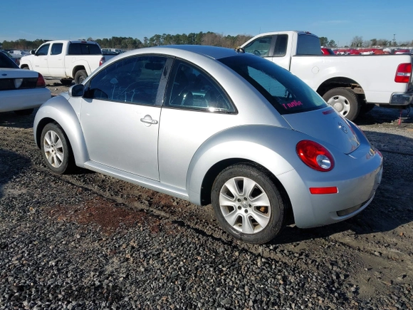 2008 Volkswagen New Beetle Coupe S with VIN 3VWPW31C58M508932, listed as a IAAI auction lot 41748914 with 37,102 mi miles. Bid and sale history available at carsss.com. Image 3.
