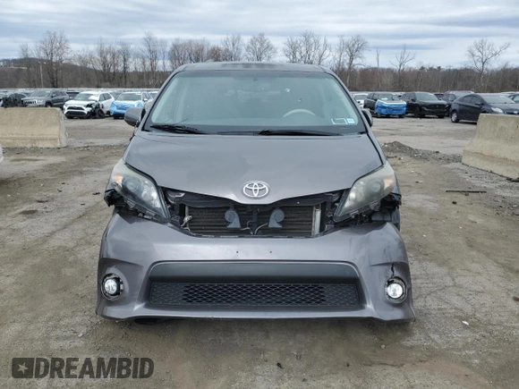 2012 Toyota Sienna SE z VIN 5TDXK3DC2CS199701, wystawiony jako Copart lot #50316225 z przebiegiem 212 383 mil mil oraz Szkoda całkowita • Salvage title. Historia ofert i sprzedaży dostępna na DreamBid. Obrazek 5.