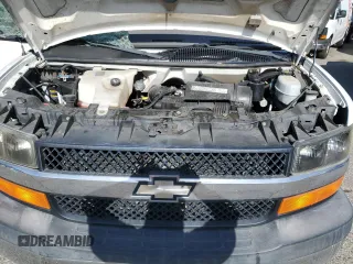 2006 Chevrolet Express Passenger z VIN 1GAHG35U161185182, wystawiony jako Copart lot #51639815 z przebiegiem 88 380 mil mil oraz Szkoda całkowita • Salvage title. Historia ofert i sprzedaży dostępna na DreamBid. Obrazek 12.