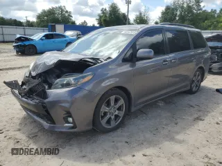 2018 Toyota Sienna SE with VIN 5TDXZ3DC5JS921882, listed as a Copart auction lot 62347815 with 136,472 mi miles and Salvage title. Bid and sale history available at DreamBid. Image 1.