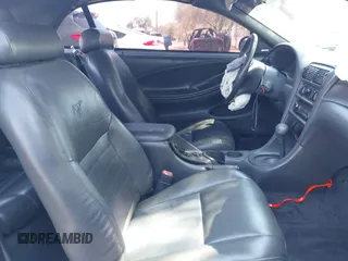 1999 Ford Mustang GT z VIN 1FAFP45X4XF117368, wystawiony jako IAAI lot #42714841 z przebiegiem 135 368 mil mil oraz . Historia ofert i sprzedaży dostępna na DreamBid. Obrazek 5.
