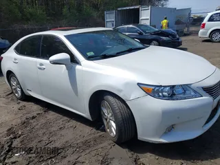 2013 Lexus ES 300h Hybrid with VIN JTHBW1GG1D2038698, listed as a IAAI auction lot 42173883 with 253,281 mi miles. Bid and sale history available at carsss.com. Image 1.