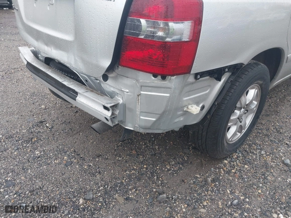 2004 Toyota Highlander with VIN JTEEP21AX40028541, listed as a IAAI auction lot 41812804 with 122,182 mi miles. Bid and sale history available at carsss.com. Image 13.