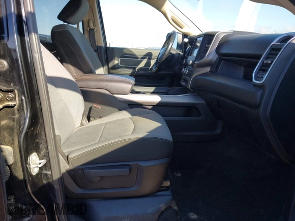 2019 Ram 2500 Big Horn with VIN 3C6UR5JL7KG626549, listed as a IAAI auction lot 42034609 with 47,996 mi miles. Bid and sale history available at carsss.com. Image 5.