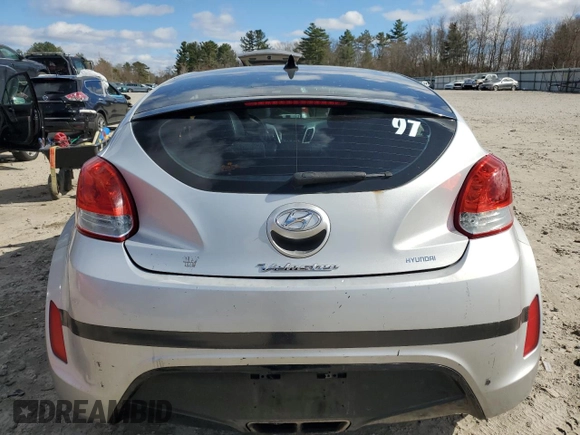 2013 Hyundai Veloster w/Black Int z VIN KMHTC6AD6DU121277, wystawiony jako Copart lot #53222805 z przebiegiem 155 236 mil mil oraz Czysty tytuł • Clean title. Historia ofert i sprzedaży dostępna na DreamBid. Obrazek 6.