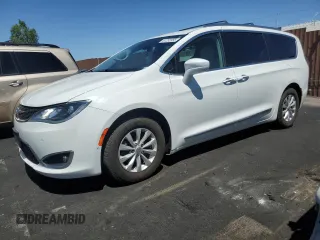 2018 Chrysler Pacifica Touring L z VIN 2C4RC1BG3JR106335, wystawiony jako Copart lot #61252355 z przebiegiem 109 591 mil mil oraz Czysty tytuł • Clean title. Historia ofert i sprzedaży dostępna na DreamBid. Obrazek 1.