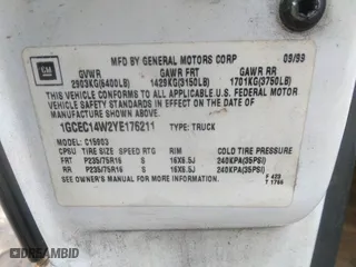 2000 Chevrolet Silverado 1500 with VIN 1GCEC14W2YE176211, listed as a IAAI auction lot 41393061 with 303,167 mi miles. Bid and sale history available at carsss.com. Image 9.