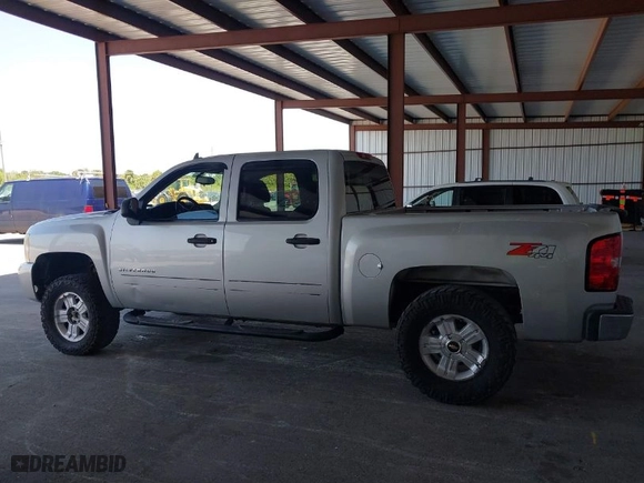 2010 Chevrolet Silverado 1500 LT with VIN 3GCRKSE31AG258718, listed as a IAAI auction lot 42061306 with 220,656 mi miles. Bid and sale history available at carsss.com. Image 14.