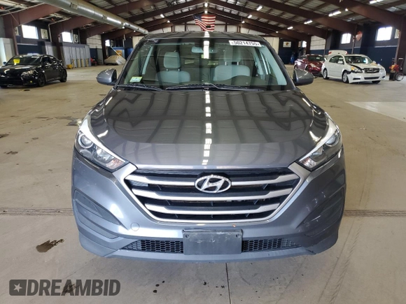 2018 Hyundai Tucson SE z VIN KM8J2CA40JU769217, wystawiony jako Copart lot #50214755 z przebiegiem 105 311 mil mil oraz Szkody całkowita. Historia ofert i sprzedaży dostępna na DreamBid. Obrazek 5.