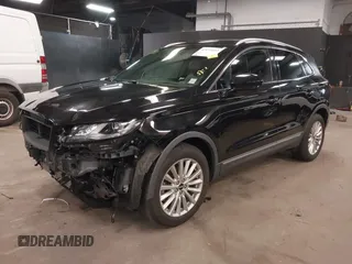 2019 Lincoln MKC Standard with VIN 5LMCJ1D95KUL17768, listed as a IAAI auction lot 42171032 with 24,578 mi miles. Bid and sale history available at carsss.com. Image 2.