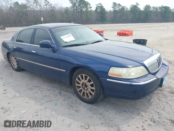 2007 Lincoln Town Car Signature z VIN 1LNHM81V27Y602776, wystawiony jako IAAI lot #41754559 z przebiegiem 135 521 mil mil oraz . Historia ofert i sprzedaży dostępna na DreamBid. Obrazek 1.