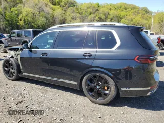 2024 BMW X7 xDrive40i z VIN 5UX23EM09R9T85217, wystawiony jako Copart lot #55027125 z przebiegiem 30 337 mil mil oraz Szkody całkowita. Historia ofert i sprzedaży dostępna na DreamBid. Obrazek 2.