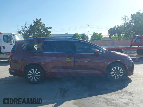 2021 Chrysler Pacifica Hybrid Touring L with VIN 2C4RC1L76MR581285, listed as a IAAI auction lot 42303222 with 77,808 mi miles and . Bid and sale history available at DreamBid. Image 13.