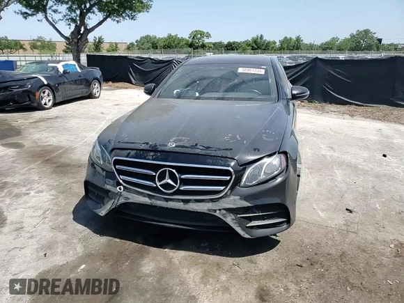 2019 Mercedes-Benz E 300 z VIN WDDZF4JB0KA562691, wystawiony jako Copart lot #56961235 z przebiegiem 84 666 mil mil oraz Nie do naprawy • Non repairable. Historia ofert i sprzedaży dostępna na DreamBid. Obrazek 14.