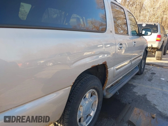 2006 GMC Yukon XL SLT with VIN 3GKFK16Z06G207450, listed as a IAAI auction lot 41250452 with 229,080 mi miles. Bid and sale history available at carsss.com. Image 6.