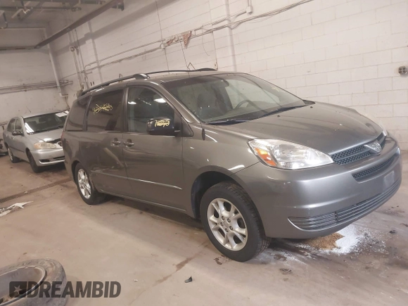 2005 Toyota Sienna LE with VIN 5TDBA23C05S049050, listed as a IAAI auction lot 42146646 with 313,528 mi miles. Bid and sale history available at carsss.com. Image 1.