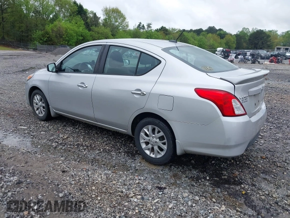 2017 Nissan Versa S Plus z VIN 3N1CN7AP0HL870285, wystawiony jako IAAI lot #41973511 z przebiegiem 141 166 mil mil oraz . Historia ofert i sprzedaży dostępna na DreamBid. Obrazek 3.