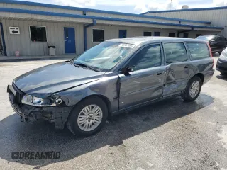 2005 Volvo V70 with VIN YV1SW612452461041, listed as a Copart auction lot 72137464 with 178,756 mi miles and Non Repairable. Bid and sale history available at carsss.com. Image 1.