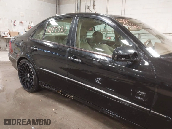 2007 Mercedes-Benz E-Class 3.5L with VIN WDBUF87XX7X214060, listed as a IAAI auction lot 41199590 with 136,011 mi miles. Bid and sale history available at carsss.com. Image 6.