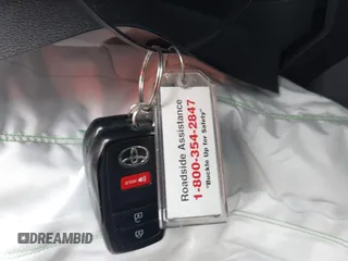 2024 Toyota Tacoma SR5 z VIN 3TMLB5JN9RM003004, wystawiony jako IAAI lot #42276998 z przebiegiem 32 474 mil mil oraz . Historia ofert i sprzedaży dostępna na DreamBid. Obrazek 11.