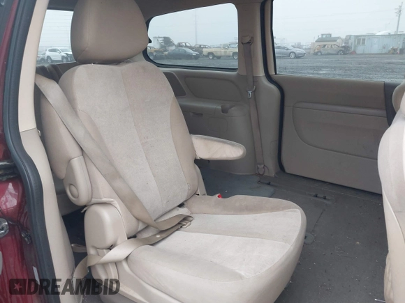 2011 Kia Sedona LX with VIN KNDMG4C71B6411453, listed as a IAAI auction lot 41316825 with 261,028 mi miles. Bid and sale history available at carsss.com. Image 8.