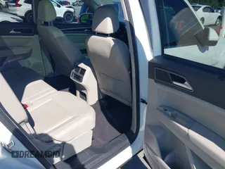 2019 Volkswagen Atlas SE z VIN 1V2WR2CA3KC503490, wystawiony jako IAAI lot #42168340 z przebiegiem 70 868 mil mil oraz . Historia ofert i sprzedaży dostępna na DreamBid. Obrazek 8.