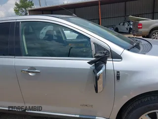 2010 Lincoln MKX z VIN 2LMDJ6JC8ABJ30277, wystawiony jako IAAI lot #42368664 z przebiegiem 149 984 mil mil oraz . Historia ofert i sprzedaży dostępna na DreamBid. Obrazek 16.