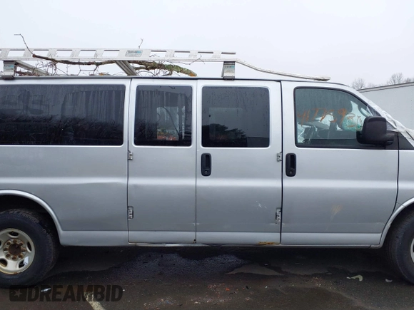 2014 Chevrolet Express Passenger LT z VIN 1GAZG1FG4E1123310, wystawiony jako IAAI lot #41775930 z przebiegiem 199 807 mil mil oraz . Historia ofert i sprzedaży dostępna na DreamBid. Obrazek 12.