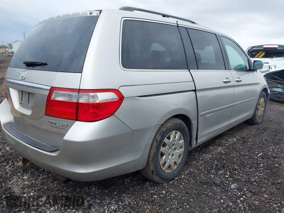 2006 Honda Odyssey TOURING with VIN 5FNRL38836B102719, listed as a IAAI auction lot 42170294 with 180,956 mi miles. Bid and sale history available at carsss.com. Image 4.