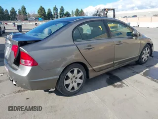 2006 Honda Civic LX z VIN 1HGFA16576L015992, wystawiony jako IAAI lot #41528989 z przebiegiem 240 000 mil mil oraz . Historia ofert i sprzedaży dostępna na DreamBid. Obrazek 4.
