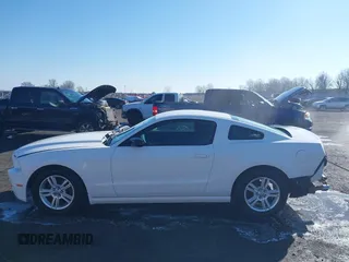 2013 Ford Mustang V6 with VIN 1ZVBP8AM6D5275902, listed as a IAAI auction lot 41750633 with 246,762 mi miles and . Bid and sale history available at DreamBid. Image 14.