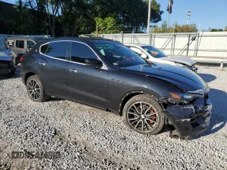 2019 Maserati Levante with VIN ZN661XUAXKX325718, listed as a Copart auction lot 70430973 with 69,612 mi miles. Bid and sale history available at carsss.com. Image 4.