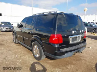 2005 Lincoln Navigator Luxury with VIN 5LMFU27515LJ18083, listed as a IAAI auction lot 41035901 with 172,467 mi miles. Bid and sale history available at carsss.com. Image 3.