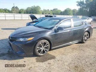 2020 Toyota Camry SE z VIN 4T1M11AK9LU387662, wystawiony jako Copart lot #52333515 z przebiegiem 167 710 mil mil oraz Szkoda całkowita • Salvage title. Historia ofert i sprzedaży dostępna na DreamBid. Obrazek 1.