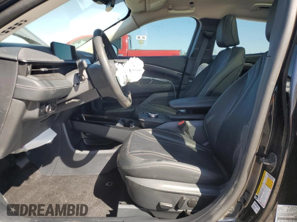 2024 Ford Mustang Mach-E Premium z VIN 3FMTK3R78RMA23282, wystawiony jako Copart lot #47242535 z przebiegiem Nie podano mil oraz Szkoda całkowita • Salvage title. Historia ofert i sprzedaży dostępna na DreamBid. Obrazek 7.