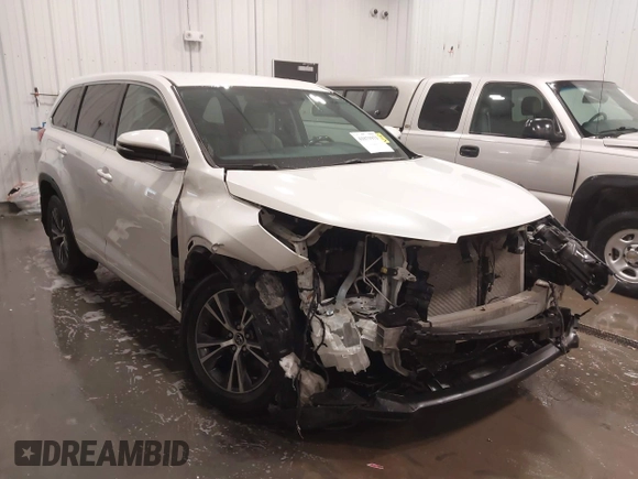 2018 Toyota Highlander LE with VIN 5TDBZRFH9JS821645, listed as a IAAI auction lot 41871971 with 98,426 mi miles and . Bid and sale history available at DreamBid. Image 6.