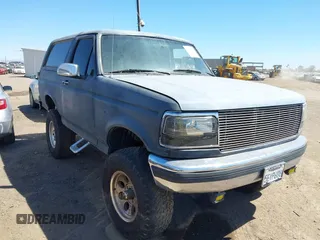 1995 Ford Bronco Custom with VIN 1FMEU15H5SLB65909, listed as a IAAI auction lot 41880810 with 216,927 mi miles. Bid and sale history available at carsss.com. Image 1.