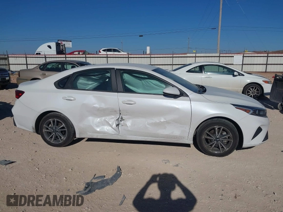 2022 Kia Forte LXS z VIN 3KPF24AD7NE479402, wystawiony jako IAAI lot #41629995 z przebiegiem 54 864 mil mil oraz . Historia ofert i sprzedaży dostępna na DreamBid. Obrazek 13.