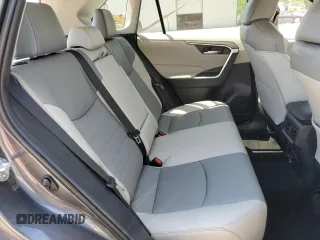 2021 Toyota RAV4 XLE Premium z VIN 2T3C1RFVXMW157425, wystawiony jako Copart lot #61315765 z przebiegiem 54 379 mil mil oraz Szkoda całkowita • Salvage title. Historia ofert i sprzedaży dostępna na DreamBid. Obrazek 11.
