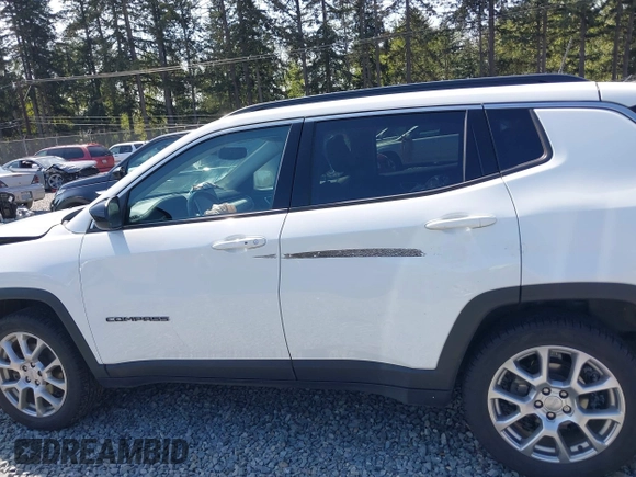 2022 Jeep Compass Latitude Lux with VIN 3C4NJDFB6NT164933, listed as a IAAI auction lot 42116735 with 55,397 mi miles and . Bid and sale history available at DreamBid. Image 14.