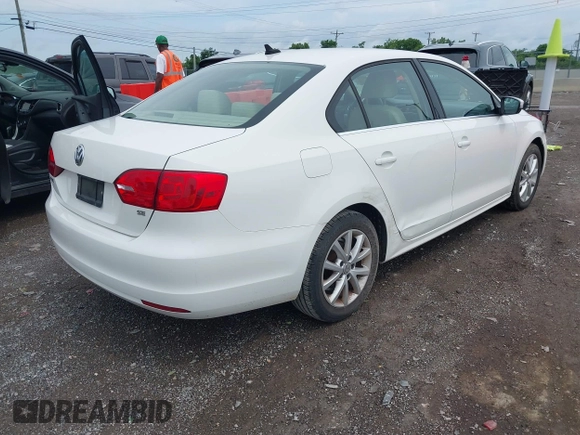 2014 Volkswagen Jetta SE with VIN 3VWD07AJ2EM239987, listed as a IAAI auction lot 42555560 with 115,987 mi miles and . Bid and sale history available at DreamBid. Image 4.