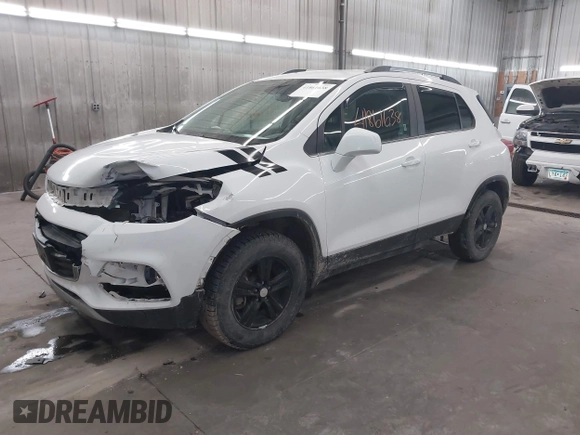 2017 Chevrolet Trax LT z VIN 3GNCJPSB2HL285128, wystawiony jako IAAI lot #41861638 z przebiegiem 129 748 mil mil oraz . Historia ofert i sprzedaży dostępna na DreamBid. Obrazek 2.