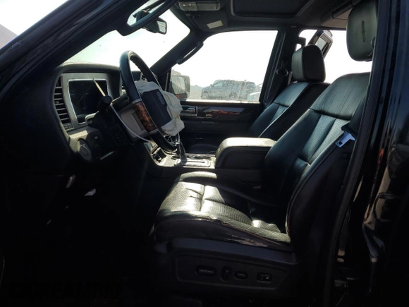 2008 Lincoln Navigator z VIN 5LMFU28598LJ01647, wystawiony jako Copart lot #58449865 z przebiegiem 171 060 mil mil oraz Czysty tytuł • Clean title. Historia ofert i sprzedaży dostępna na DreamBid. Obrazek 7.