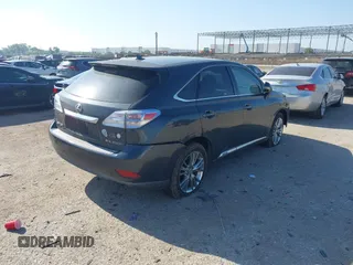 2010 Lexus RX 450h z VIN JTJZB1BA4A2003158, wystawiony jako IAAI lot #42334264 z przebiegiem 190 990 mil mil oraz . Historia ofert i sprzedaży dostępna na DreamBid. Obrazek 4.