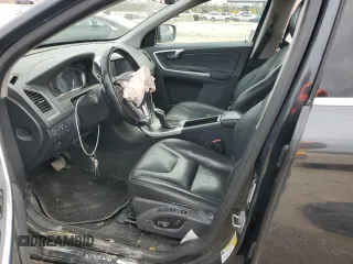 2015 Volvo XC60 T5 z VIN YV4612RK3F2633576, wystawiony jako Copart lot #49706795 z przebiegiem 114 086 mil mil oraz Szkoda całkowita • Salvage title. Historia ofert i sprzedaży dostępna na DreamBid. Obrazek 7.