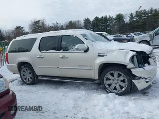2011 Cadillac Escalade ESV Luxury z VIN 1GYS4HEF8BR334696, wystawiony jako IAAI lot #41511419 z przebiegiem 141 877 mil mil oraz . Historia ofert i sprzedaży dostępna na DreamBid. Obrazek 13.