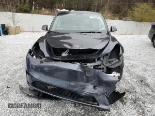 2025 Tesla Model Y Long Range with VIN 7SAYGDED9SA341967, listed as a Copart auction lot 47368695 with 4,310 mi miles and Salvage Title. Bid and sale history available at DreamBid. Image 5.